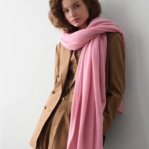 White + Warren Cashmere Travel Wrap Pink